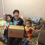 Депутат Горсовета передал семье медсестры из Улан-Удэ фрукты, сладости, детские книги и игрушки