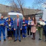 В Екатеринбурге партийцы поздравили сотрудников скорой помощи