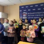 В районах продолжается акция «Книги - Донбассу»