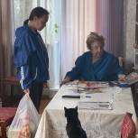 Волонтеры «Единой России» продолжают доставлять продукты пожилым