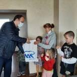 Волгоградские партийцы поздравили беженцев независимых республик Донбасса в преддверии праздника Пасхи
