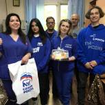 В Самарской области волонтеры «Единой России»  поздравили сотрудников скорой помощи  с профессиональным праздником