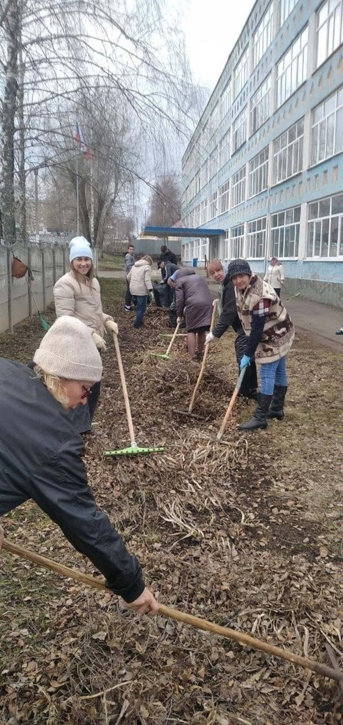 Депутат Совета депутатов г.о. Саранск Светлана Леухина вместе с коллективом  Луховского лицея приняла участие в акции 