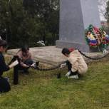 Мартыновские единороссы организовали субботник на местах захоронений участников Великой Отечественной войны