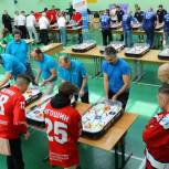 Активисты «Единой России» в Реутове провели чемпионат страны по настольному хоккею
