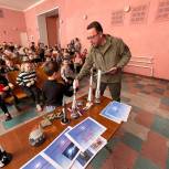 Муниципальный депутат Павел Шутов провел беседу о космосе со школьниками из ДНР