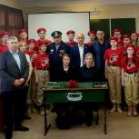 В кемеровской школе появилась Парта Героя в честь участника СВО
