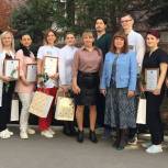 Активисты партии Кировского района поздравили сотрудников станции скорой помощи с профессиональным праздником