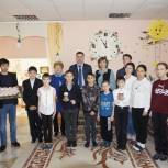 Партийный актив Кировского округа поздравил детей с праздником Пасхи