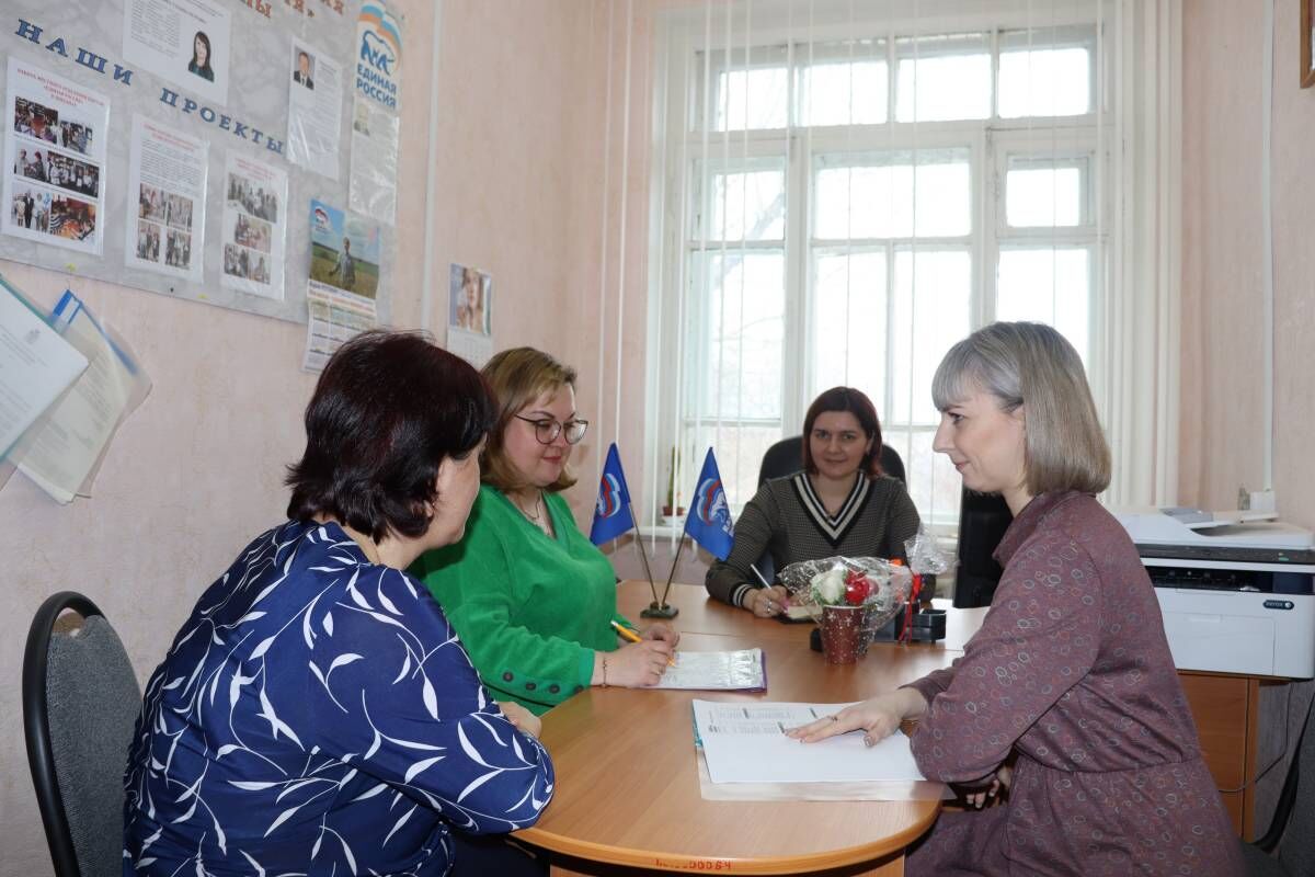 В городе Шиханы, в рамках реализации федерального партийного проекта «Моя  карьера с Единой Россией», был открыт цифровой центр карьерного развития. |  03.04.2023 | Саратов - БезФормата