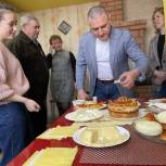 Молодой фермер из Петуховского округа делает сыр