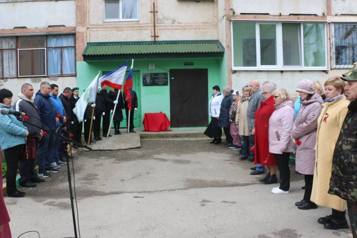 В Крыму «Единая Россия» установила памятные доски в честь участников СВО