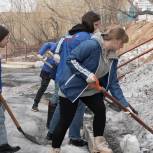 Активисты «Единой России» очистили от снега территорию школы-интерната в Петропавловске-Камчатском
