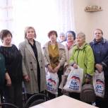 Ольга Слюсарева и Инна Шевелева передали куличи обществу инвалидов Привокзального округа