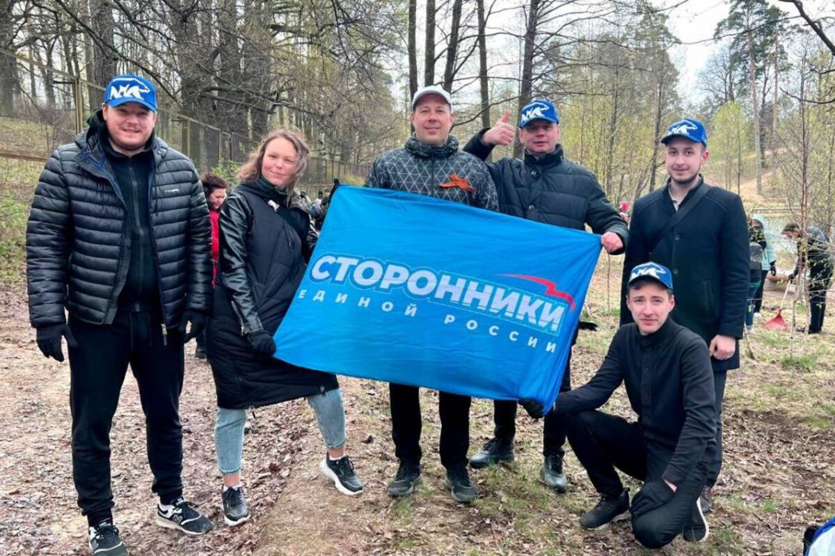 Сторонники «Единой России» вместе с жителями провели субботники во всех районах Петербурга