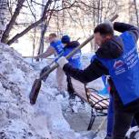 Парки, улицы, воинские захоронения: «Единая Россия» организовала субботники в регионах