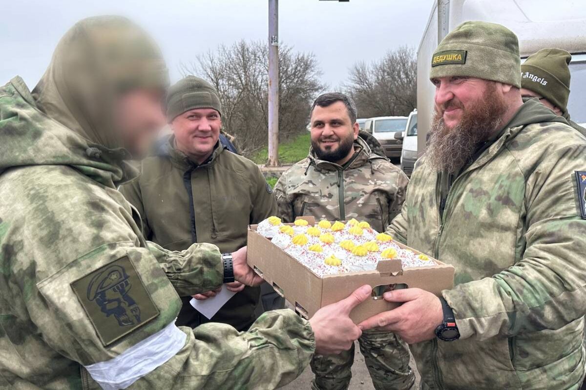 Пасхальные куличи, технические средства, предметы первой необходимости –  активисты партии продолжают сбор и доставку гумпомощи военным