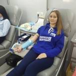 Активисты «Единой России» и МГЕР приняли участие в сдаче крови в День донора