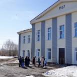 «Партийный десант» проконтролировал капитальный ремонт школы в Ордынском районе