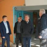 Александр Романенко проконтролировал капитальный ремонт школ Барнаула
