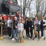 Субботники на мемориальных объектах продолжаются в Тверской области