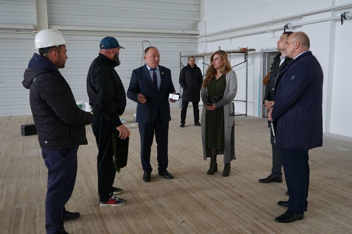 Депутаты проверили ход работ по строительству ФОКа в с. Чапаевское