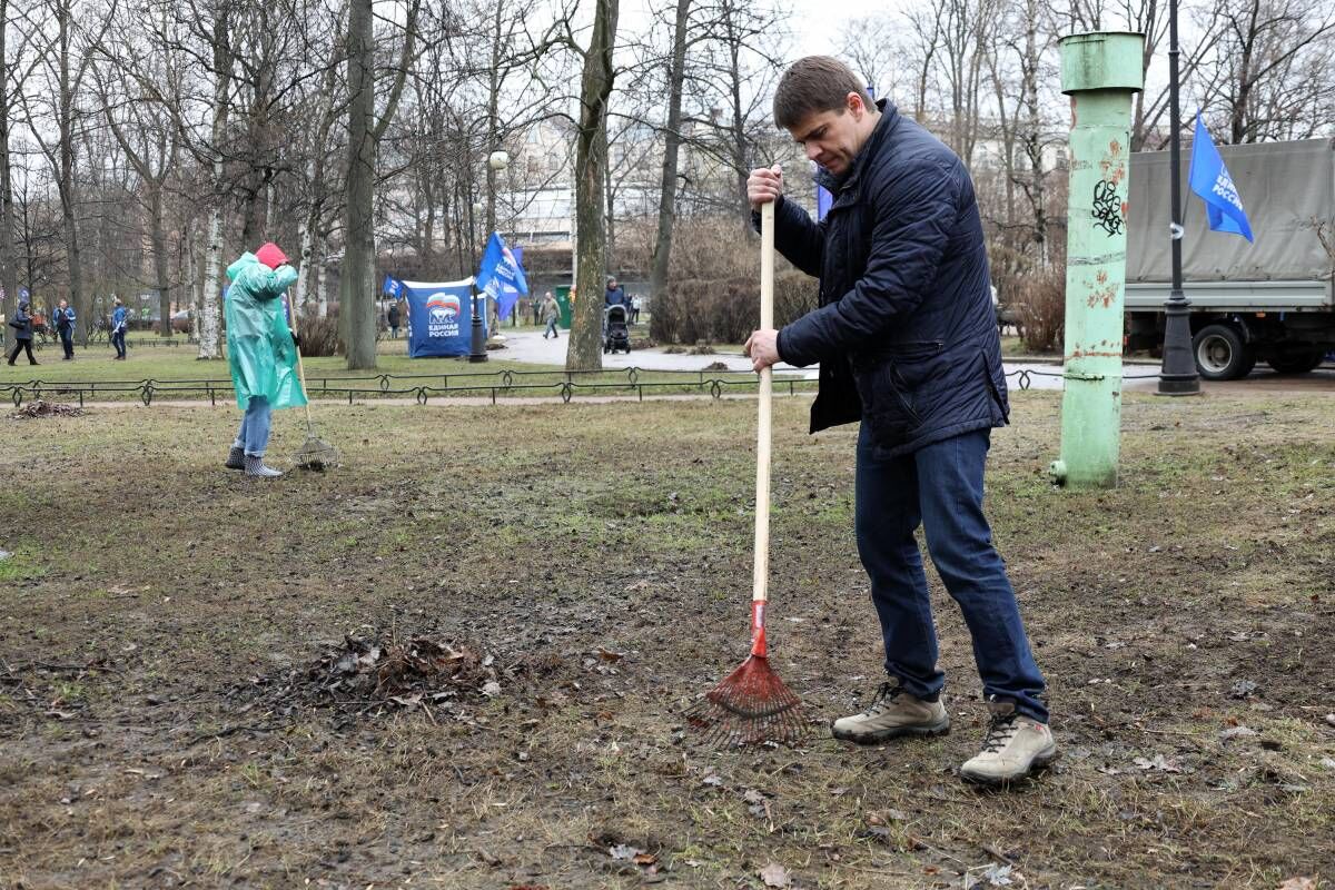 День благоустройства. Благоустройство памятных мест.