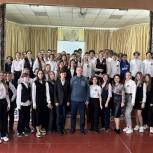 «Единая Россия» и МГЕР организовали уроки о космосе в Луганске и Геническе