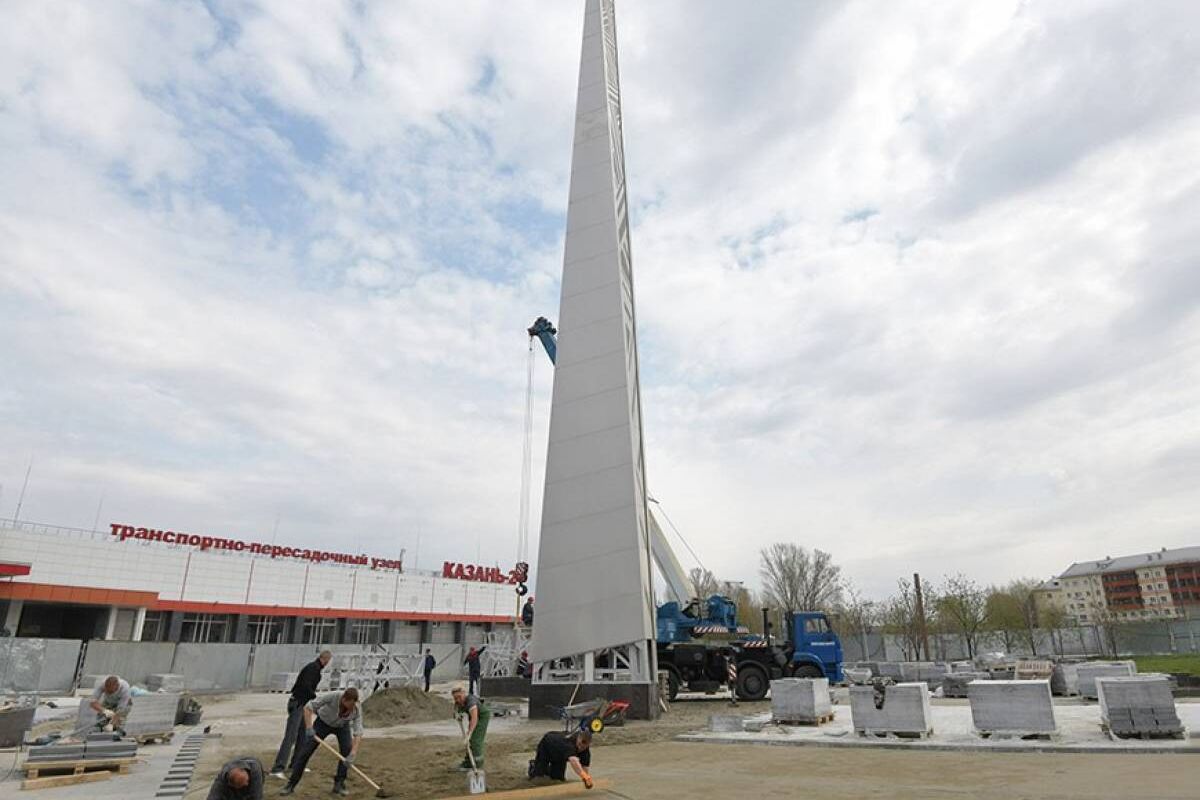 В Казани ведутся активные работы по монтажу стелы | 22.04.2023 | Казань -  БезФормата