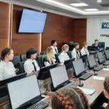 Депутаты Ханты-Мансийска рассказали школьникам о партийных мероприятиях