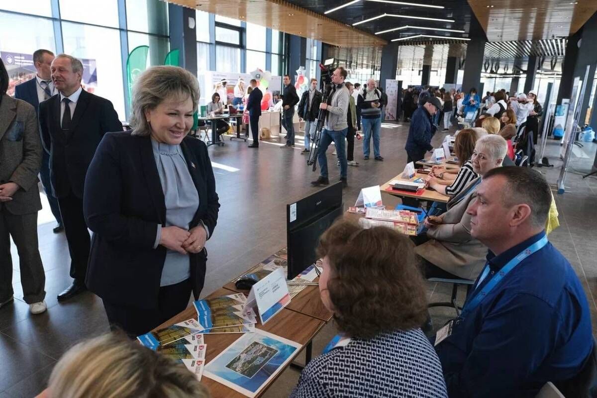 Большая ярмарка вакансий проходит в Великом Новгороде | 14.04.2023 |  Великий Новгород - БезФормата