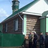 В мечети поселка Маяк, построенной при поддержке депутата «Единой России», прошел Ураза-байрам