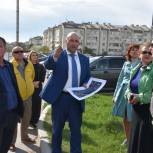 Владимир Немцев обсудил с жителями улицы Маринеско ремонт дороги и пешеходную зоны