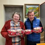 Депутат Мосгордумы Игорь Бускин передал куличи многодетными семьям и инвалидам северо-востока столицы