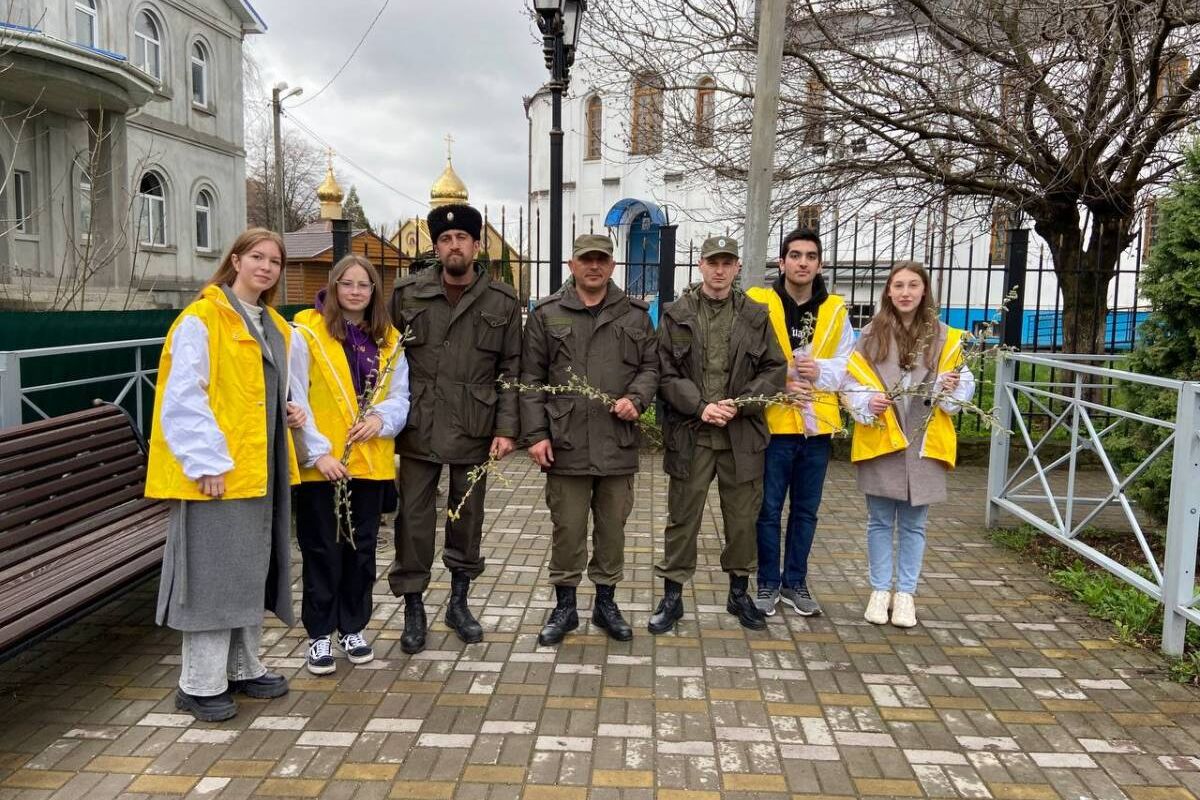 В Предгорном округе волонтёры «Единой России» раздали прихожанам веточки  вербы | 10.04.2023 | Ставрополь - БезФормата