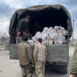 Депутат Магомед Дарсигов передал полиэтиленовую пленку бойцам в зону СВО