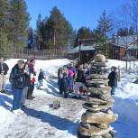 В Апатитах для семей участников СВО «Единая Россия» провела экскурсию в этническую деревню