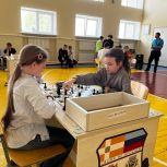 При поддержке «Единой России» в Антраците (ЛНР) состоялись соревнования по шахматам