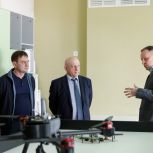 Александр Сидякин посетил построенный при поддержке «Единой России» образовательный центр «Лидер» в Воронежской области