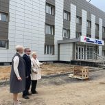 Владимир Вшивцев посетил отремонтированную Новопетровскую поликлинику