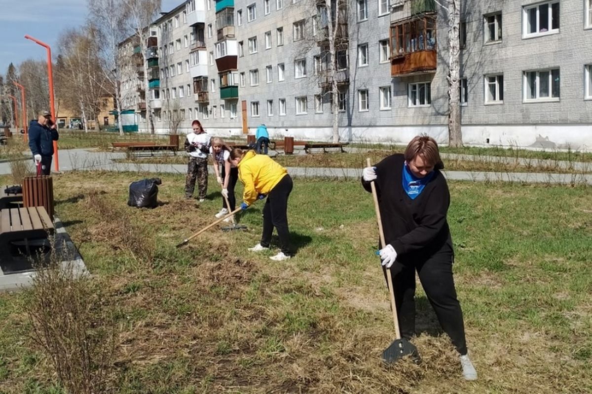 В Верхнем Уфалее организовали субботник, приуроченный ко Дню соседей