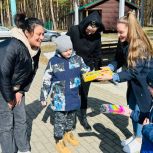 Подмосковная «Единая Россия» привезла в ПВР игрушки и канцелярские принадлежности для детей из Белгорода
