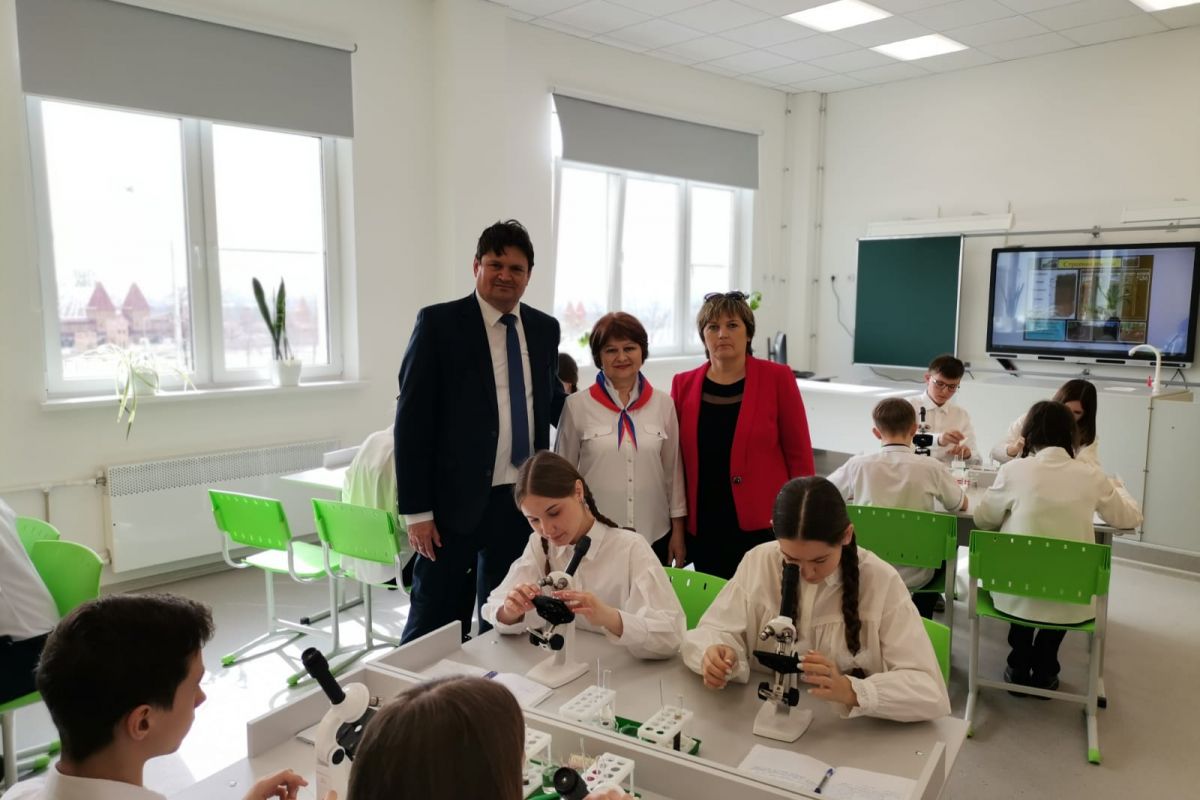 В Каменском районе по народной программе «Единой России» открылась новая школа на 1000 мест