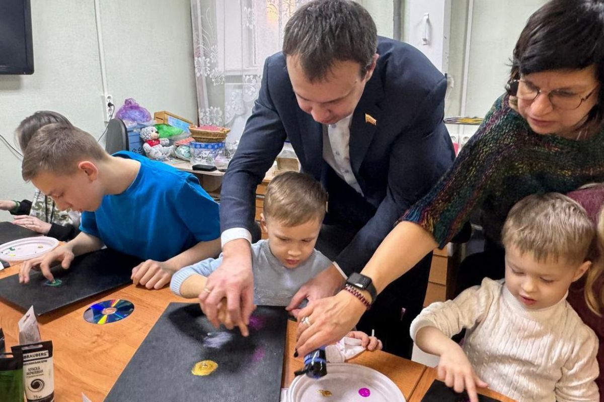 Партийный актив Люберец организовал мастер-класс для детей участников СВО