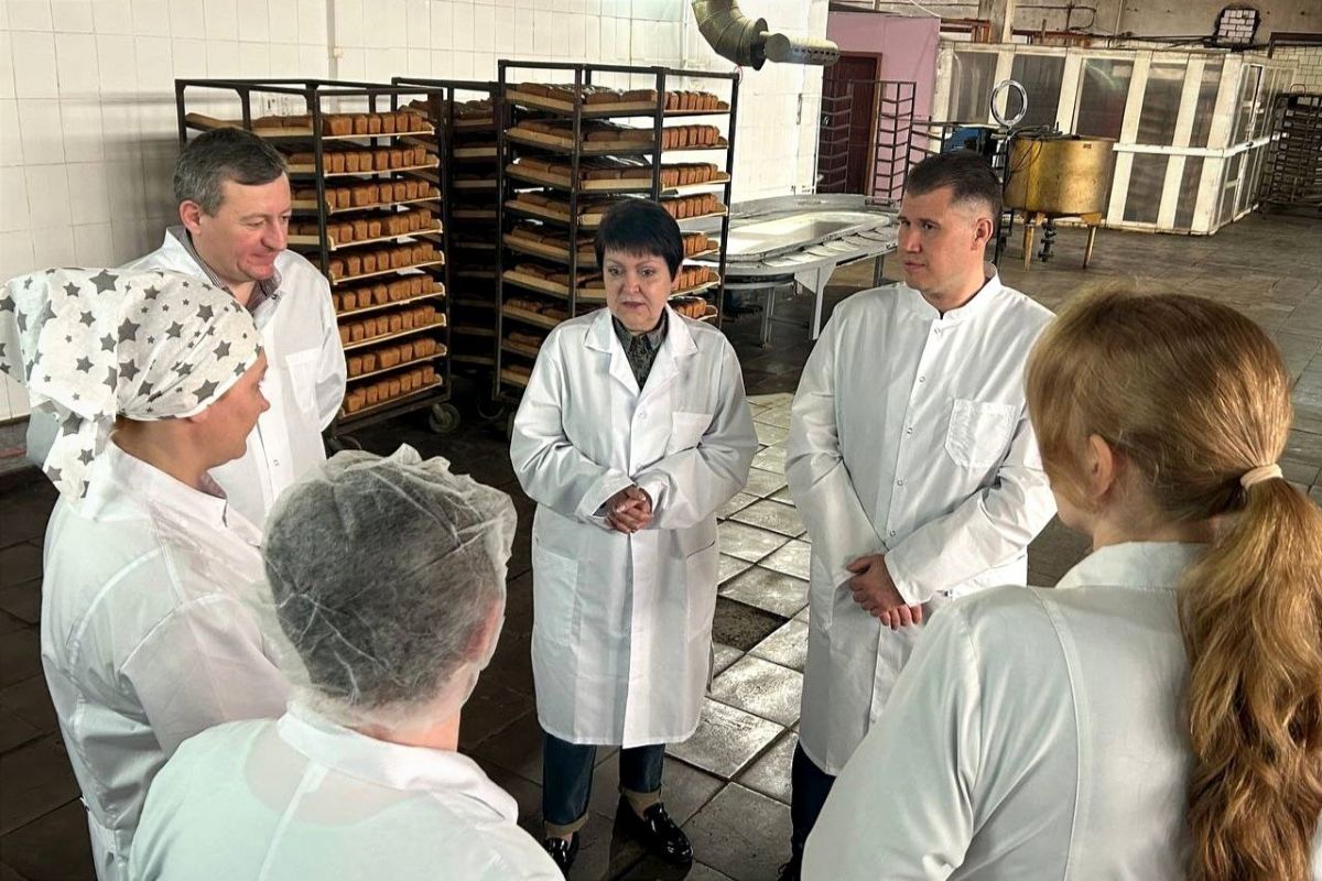 Партийцы посетили Волоколамское предприятие по изготовлению хлебобулочных изделий