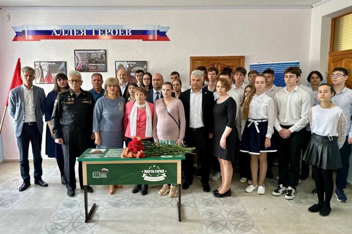 В школе №34 открыли «Парту Героя» в честь героя СВО Артема Щербашина