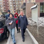 В рамках «Партийного десанта» депутат Мосгордумы Степан Орлов проверил ход капремонта в МКД на юге Москвы