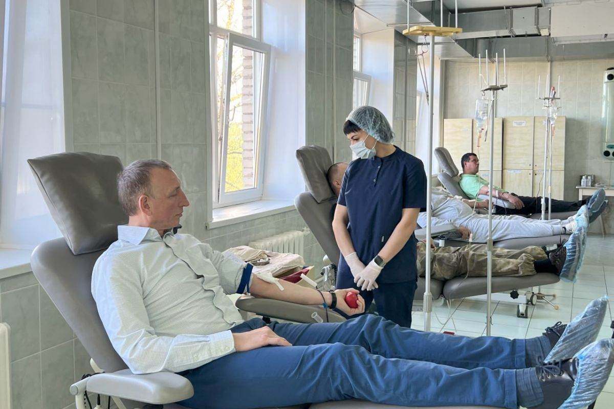 Александр Козловский сдал кровь в рамках акции в преддверии Национального дня донора