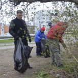 Парк реки Милевки очистили от зимнего мусора общественники