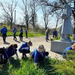 Более 3,5 тысяч активистов «Единой России», МГЕР и «Волонтеров Победы» провели субботники по благоустройству памятников Великой Отечественной войне